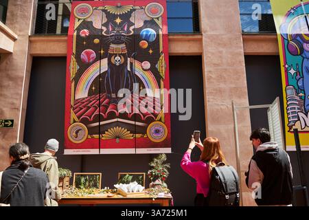 Madrid, Spagna. 26 marzo 2025. Serrería belga presenta opere inedite di 16 illustratori che reinterpretano le icone di Madrid crediti: Paula González/Alamy Live News Foto Stock