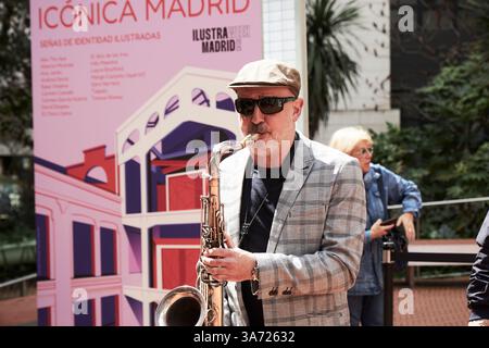 Madrid, Spagna. 26 marzo 2025. Serrería belga presenta opere inedite di 16 illustratori che reinterpretano le icone di Madrid crediti: Paula González/Alamy Live News Foto Stock