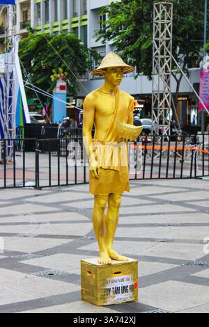 Ho chi Minh City (ex Saigon), Vietnam. Artista di strada Foto Stock