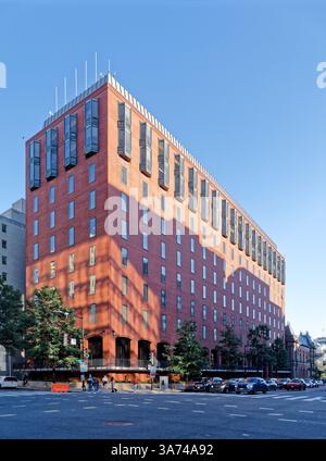 Il nuovo edificio per uffici Executive, 725 17th Street NW, e' un moderno edificio per uffici in mattoni rossi vicino alla Casa Bianca che ospita il personale federale della filiale esecutiva. Foto Stock