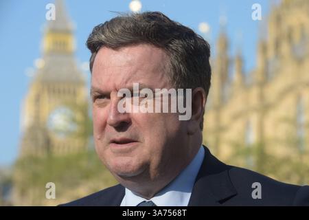 Londra, Regno Unito. 26 marzo 2025. Cancelliere ombra dello Scacchiere Mel Stride fuori dal Parlamento nel giorno della dichiarazione di primavera del Regno Unito di Rachel Reeves, Cancelliere dello Scacchiere, credito: MARTIN DALTON/Alamy Live News Foto Stock