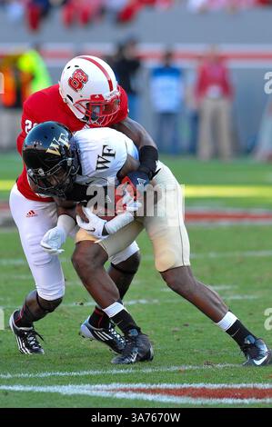 10 novembre 2012 - Raleigh, North Carolina, USA - NC State sconfigge Wake Forest 37-6 al Carter-Finley Stadium di Raleigh, North Carolina. (Immagine di credito: © Anthony Barham/ZUMAPRESS.com) Foto Stock