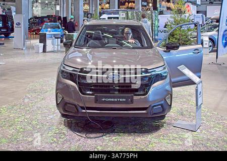 Pasila, Helsinki, Finlandia – 14 marzo. 2025: Auto Subaru Forester all'AUTO 25 and Mobility Show a Messukeskus Helsinki. Foto Stock