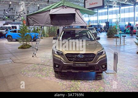 Pasila, Helsinki, Finlandia – 14 marzo. 2025: Subaru Outback car all'AUTO 25 and Mobility show a Messukeskus Helsinki. Foto Stock
