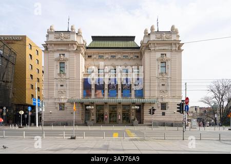 Belgrado, Serbia. 22 marzo 2025. Vista esterna del Teatro Nazionale in Piazza della Repubblica nel centro della città Foto Stock