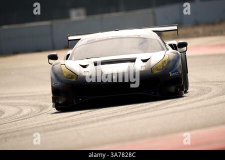 BARCELLONA, SPAGNA - MARZO 26: (80) Mertel Motorsport (DEU) Ferrari 488 GT3 - Luca Ludwig (DEU) guida in pista durante il secondo giorno dell'International GT Open Winter test al Circuit de Barcelona Catalunya il 26 marzo 2025 a Barcellona, Spagna. (Foto di Pablo Rodriguez/Quality Sport Images) Foto Stock