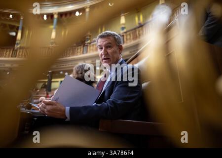 Madrid, Spagna. 26 marzo 2025. Madrid, Spagna. 26 marzo 2025. Alberto Nunez Feijoo, leader del Partito Popolare spagnolo (PP), il principale partito di opposizione al governo visto durante la sessione di supervisione parlamentare del governo nella sessione plenaria del Congresso dei deputati. Crediti: D. Canales Carvajal/Alamy Live News Foto Stock