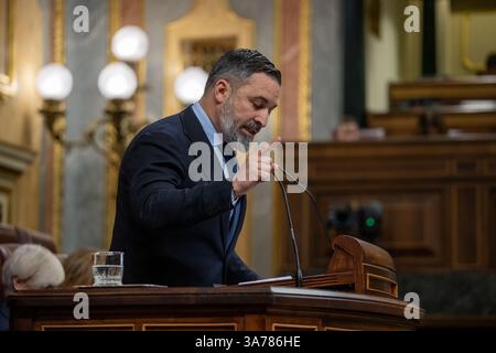 Madrid, Spagna. 26 marzo 2025. Santiago Abascal, leader della VOX, il partito di estrema destra spagnolo parla durante la sessione di controllo parlamentare del governo nella sessione plenaria del Congresso dei deputati. Crediti: D. Canales Carvajal/Alamy Live News Foto Stock