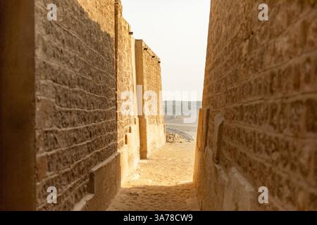 Cairo, Egitto; 20 gennaio 2024: Scopri il tesoro della Cisgiordania del Nilo, la tomba di Saqqara, la necropoli di Menfi, Egitto. Foto Stock