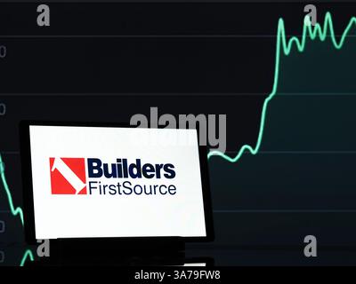 Germania. 26 marzo 2025. In questa immagine, il logo Builders FirstSource visualizzato su un monitor. (Foto di Igor Golovniov/SOPA Images/Sipa USA) *** esclusivamente a scopo editoriale *** credito: SIPA USA/Alamy Live News Foto Stock