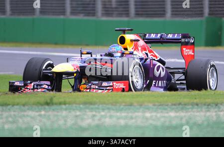 17 marzo 2013 - Melbourne, Victoria, Australia - Sebastian Vettel (GER) della Infiniti Red Bull Racing alla guida della Renault RS27-2013 nel quarto giorno del Gran Premio d'Australia di Formula 1 2013, Melbourne, Australia. (Immagine di credito: © Theo Karanikos/ZUMAPRESS.com) Foto Stock