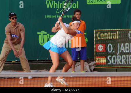 27 aprile 2013 - Tunisi, Tunisia - Sara Sorribes Tormo (ESP) durante la finale del Torneo Internazionale di Tennis a Tunisi..tunisina Ons Jabeur ha vinto il Torneo Internazionale di Tennis ''Nana Trophy Tour'' con 25.000 dollari vincendo facilmente contro la spagnola Sara Sorribes Tormo (classificata al mondo 542°) 6-3,6-2 in finale giocata al Tennis club di Tunisi. (Immagine di credito: © Chokri Mahjoub/ZUMAPRESS.com) Foto Stock