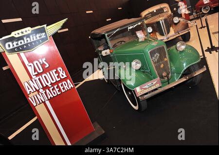 9 novembre 2012 - Surabaya, East Java, Indonesia - 1937 Austin Seven Ruby Cabriolet..Road per il 6° Otoblitz International Classic Car Show 2012, la più grande e completa esposizione di auto d'epoca nel sud-est asiatico, mostra centinaia di auto d'epoca alla Grand City Exhibition Hall, Surabaya, Indonesia. (Immagine di credito: © Robertus Pudyanto/ZUMAPRESS.com) Foto Stock