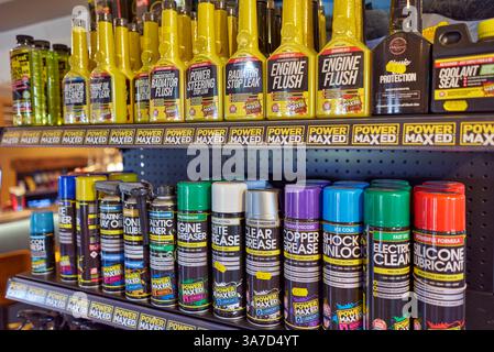 Lubrificanti e additivi, prodotti e accessori per la cura delle auto e delle motociclette, olio motore,. Inghilterra Regno Unito Foto Stock