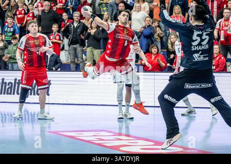 Gabriel da Rocha Viana (tu Ferndorf, 6), Yahav Shamir (TV Huttenberg, 55) 2. HBL; TV Huttenberg - tu Ferndorf: Huttenberg, 26.03.25 crediti: dpa Picture Alliance/Alamy Live News Foto Stock