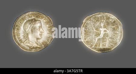 Una moneta con raffigurazione di una figura prominente su un lato, con iscrizioni dettagliate, e un'illustrazione di una divinità seduta o di un sovrano sul lato opposto, accompagnata da iscrizioni che identificano l'immagine., arte classica con un tocco moderno reimmaginata da Artotop, Denario (moneta) che ritrae l'imperatore Gordiano III, 241/243, romana, coniata a Roma, Impero Romano, argento, Diam. 2,1 cm, 3,03 g Foto Stock