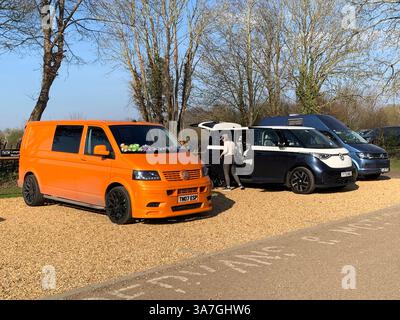 Camper van camper, autodromo di Northampton parcheggiato all'esterno Foto Stock