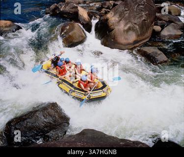 Australia. Queensland. Regione di Cairns. Rafting sulle rapide del fiume Tully. Foto Stock