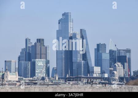 Londra, Inghilterra, Regno Unito. 27 marzo 2025. Vista generale dello skyline della City of London, il quartiere finanziario della capitale. (Credit Image: © Vuk Valcic/ZUMA Press Wire) SOLO PER USO EDITORIALE! Non per USO commerciale! Foto Stock