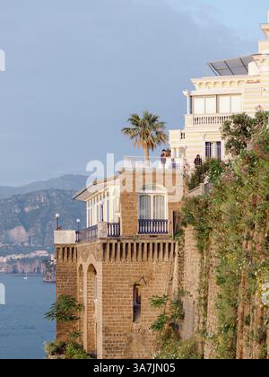Imperial Hotel Tramontano sulle scogliere di Sorrento al tramonto Foto Stock