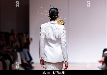 Madrid, Madrid, Spagna. 26 marzo 2025. Il modello: Sfilata alla Royal Tapestry Factory, presentazione della collezione MANU GARCIA (03/26/25) (Credit Image: © Oscar Manuel Sanchez/ZUMA Press Wire) SOLO USO EDITORIALE! Non per USO commerciale! Foto Stock