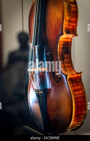 Il grande violinista Niccolò Paganini chiamava il suo violino Cannon a causa del suo suono potente. Foto Stock