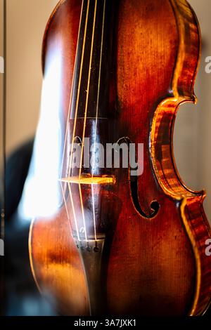 Il grande violinista Niccolò Paganini chiamava il suo violino Cannon a causa del suo suono potente. Foto Stock