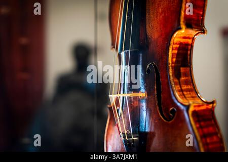 Il grande violinista Niccolò Paganini chiamava il suo violino Cannon a causa del suo suono potente. Foto Stock