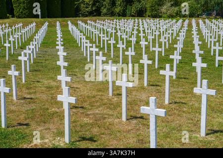 Tombres Square nel National Memorial Cemetery of the Victims of Homeland War a Vukovar - Croazia Foto Stock