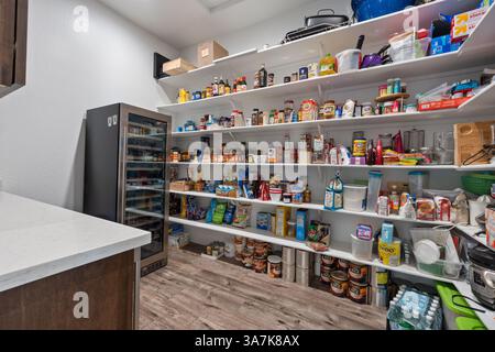 Prescott, Arizona - 13 agosto 2024: Dispensa ben fornita Foto Stock