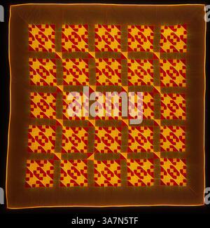 Una vivace trapunta caratterizzata da un motivo geometrico di quadrati a incastro in tonalità di giallo, rosso e arancione, che creano una texture visiva calda e invitante. Il design è disposto in una struttura a griglia, che mostra dettagli intricati in ogni piazza che mettono in risalto la maestria artigianale del pezzo. Arte classica con un tocco moderno reinventata da Artotop, Bedcover (trapunta Jacobs Ladder), XIX secolo, Stati Uniti, cotone, intrecci semplici, cucito, trapuntato, con spallamento in cotone, intrecciato, bordato con cotone, tessitura semplice Foto Stock