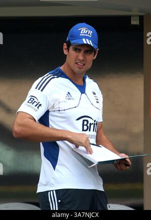 KOLKATA, INDIA â€“ 04 DICEMBRE: Capitano inglese Alastair Cook durante la sessione di allenamento presso gli Eden Gardens di Kolkata il 4 dicembre 2012. (Foto di Subir Halder/India Today Group)) *** didascalia locale *** Alastair Cook (Credit Image: © India Today/ZUMAPRESS.com) Foto Stock