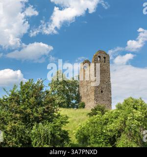 Villaggio deserto di Nordhusen, rovine della chiesa romanica del villaggio, Hundisburg, Sassonia-Anhalt, Germania, Europa Foto Stock
