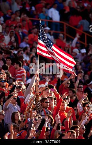 17 novembre 2012 - Clemson, South Carolina, Stati Uniti d'America - 17 novembre 2012: Tifosi di Clemson durante la partita North Carolina State vs Clemson al Memorial Stadium di Clemson, SC. Clemson ha sconfitto North Carolina State 62-48.(Credit Image: © Jake Drake/Cal Sport Media/ZUMAPRESS.com) Foto Stock