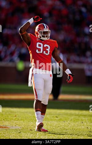 17 novembre 2012 - Clemson, Carolina del Sud, Stati Uniti d'America - 17 novembre 2012: Clemson Defensive End Corey Crawford (93) in campo durante la partita North Carolina State vs Clemson al Memorial Stadium di Clemson, SC. Clemson ha sconfitto North Carolina State 62-48.(Credit Image: © Jake Drake/Cal Sport Media/ZUMAPRESS.com) Foto Stock