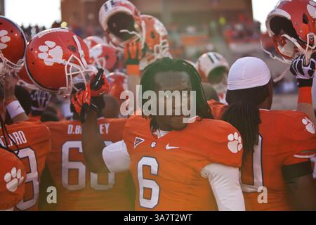 17 novembre 2012 - Clemson, South Carolina, Stati Uniti d'America - 17 novembre 2012: Clemson Wide Receiver DeAndre Hopkins (6) prima della partita North Carolina State vs Clemson al Memorial Stadium di Clemson, SC. Clemson ha sconfitto North Carolina State 62-48.(Credit Image: © Jake Drake/Cal Sport Media/ZUMAPRESS.com) Foto Stock