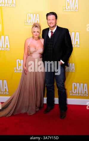 1 novembre 2012 - Nashville, Tennessee, U. S - MIRANDA LAMBERT e BLAKE SHELTON arrivano ai CMA Awards 2012 alla Bridgestone Arena (immagine di credito: © Mike Strasinger/ZUMAPRESS.com) Foto Stock