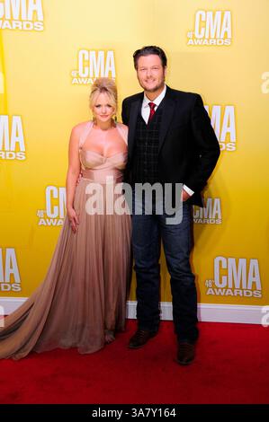 1 novembre 2012 - Nashville, Tennessee, U. S - MIRANDA LAMBERT e BLAKE SHELTON arrivano ai CMA Awards 2012 alla Bridgestone Arena (immagine di credito: © Mike Strasinger/ZUMAPRESS.com) Foto Stock