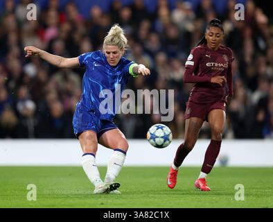 Londra, Regno Unito. 27 marzo 2025. Millie Bright del Chelsea durante la partita di UEFA Women's Champions League allo Stamford Bridge di Londra. Il credito per immagini dovrebbe essere: David Klein/Sportimage Credit: Sportimage Ltd/Alamy Live News Foto Stock