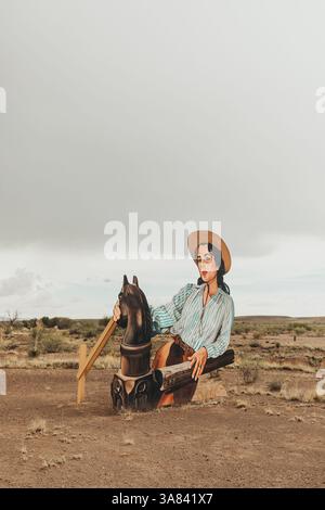 Omaggio cinematografico a Elizabeth Taylor ritagliata da Giant vicino a Marfa, Texas. Foto Stock