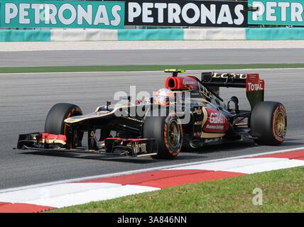 22 marzo 2013 - Sepang, Malesia - Romain Grosjean, pilota francese del team Lotus F1 che guida la sua vettura durante la prima sessione di prove del Gran Premio malese di Formula 1 2013 sul circuito Internazionale di Sepang. (Immagine di credito: © Robertus Pudyanto/ZUMAPRESS.com) Foto Stock