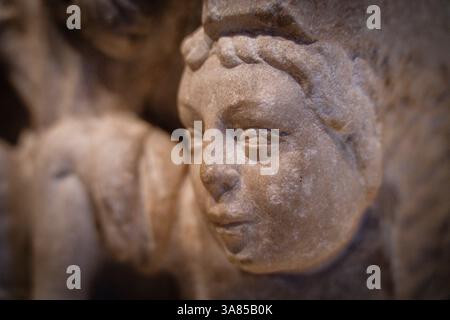 Capitali dell'ospedale di Sant Nicolau, XIII secolo, intaglio in marmo, ex ospedale di San Nicolau a Barcellona, MNAC, Barcellona, ​​Catalonia, Spa Foto Stock