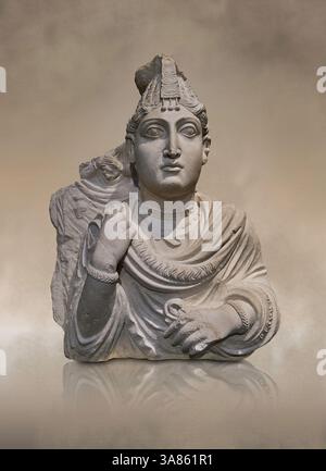 Monumento in pietra calcarea romana, busto ritratto di una donna proveniente da un cimitero romano di Palmyrene, 50-270 d.C., nella storica Palmyra, Siria. British Museum di Londra. Foto Stock