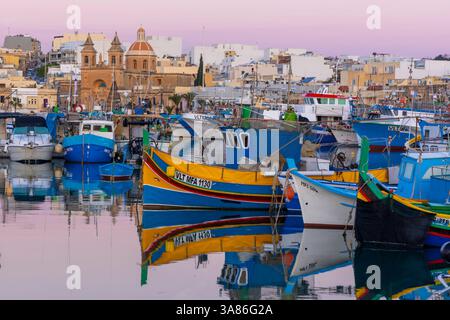 Chiesa Parrocchiale di nostra Signora di Pompei e Porto dei pescatori, Marsaxlokk, Malta Foto Stock