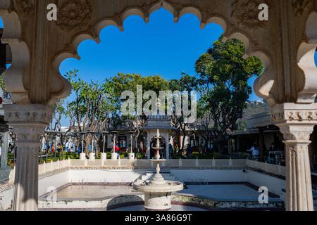 Jag Mandir Palace sul Lago di Pichola, Udaipur, Rajasthan, India Foto Stock