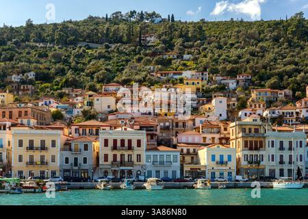 Gythio, case colorate nel sud della Grecia, Peloponneso, Grecia Foto Stock