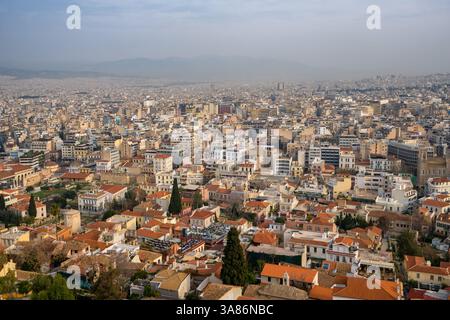 Vista sulla città vista dall'Acropoli, Atene, Grecia Foto Stock