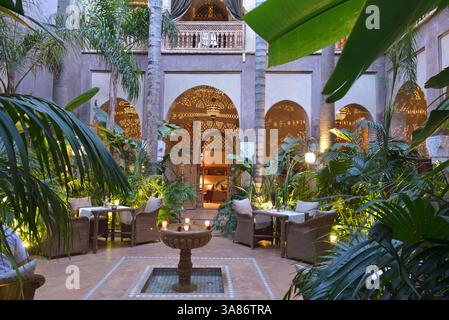 Patio de la Villa Nomade, hotel riad nella Medina di Marrakech, Marocco Foto Stock