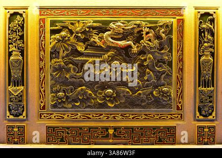 Squisito murale in pietra all'esterno di una sala ancestrale. Puning City, provincia del Guangdong, Cina Foto Stock