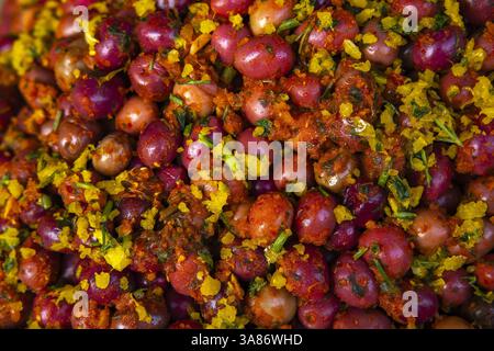 Olive vendute a sale, Marocco Foto Stock